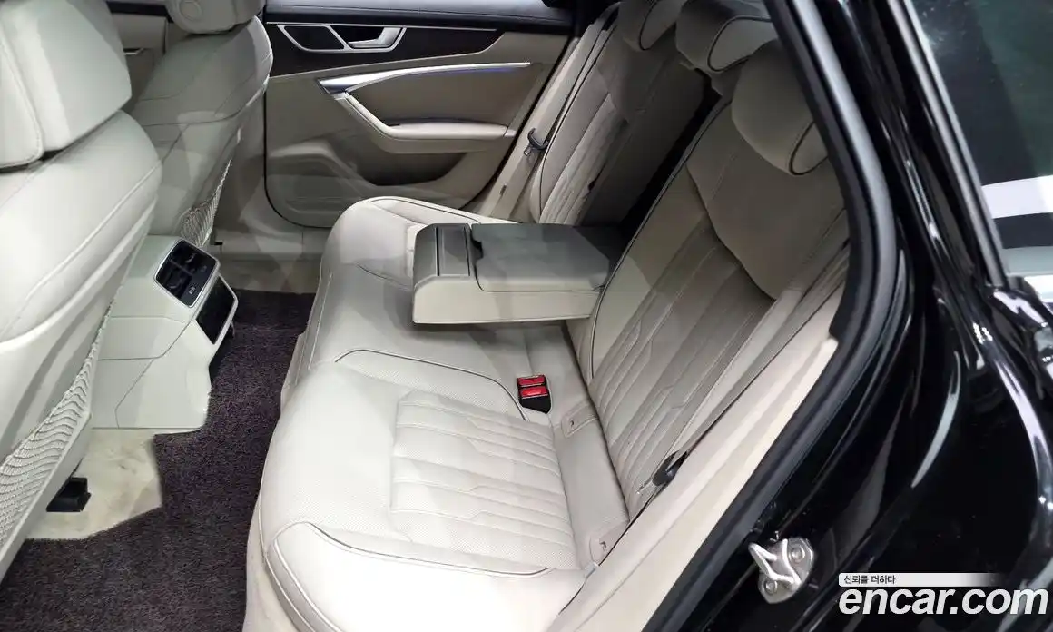 Audi A6 2022 3.0 автомат (гидро), фото 18