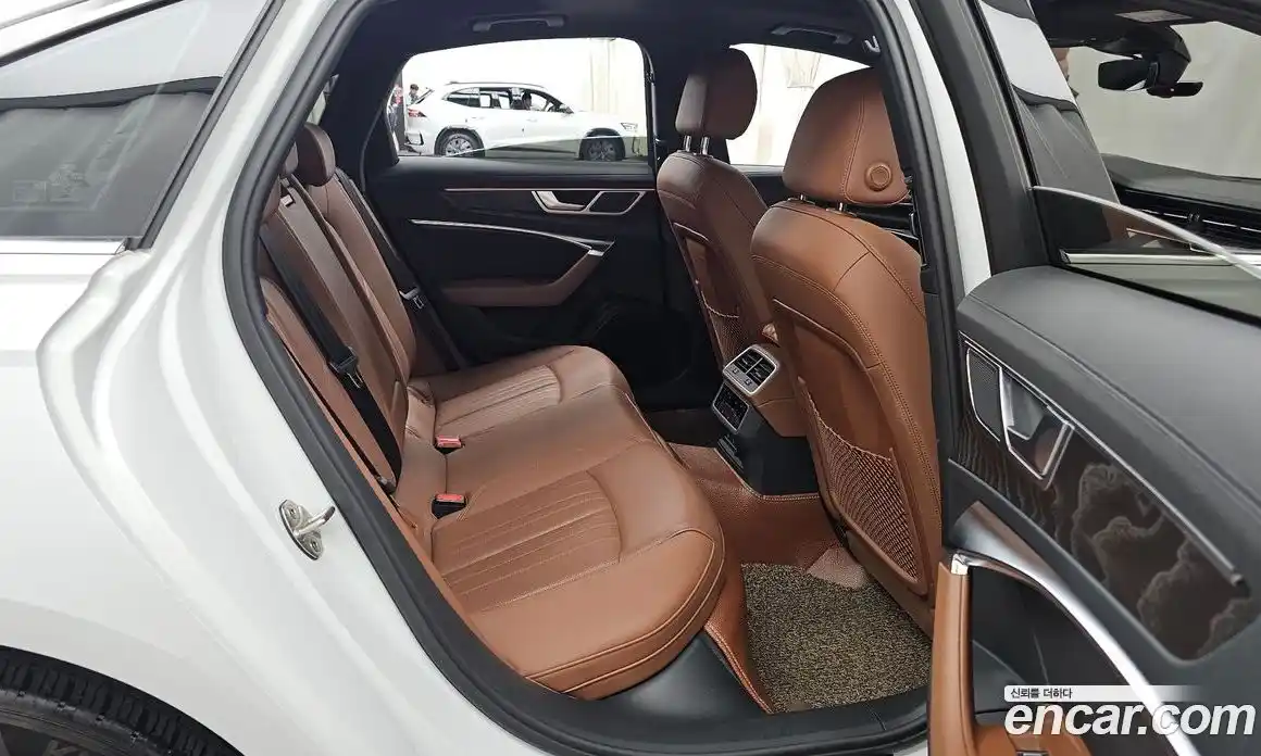 Audi A6 2023 2.0 автомат (гидро), фото 17