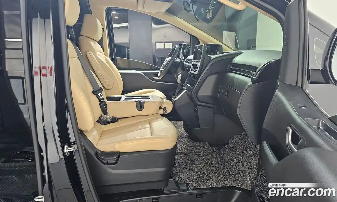 Hyundai Staria 2021 3.5 автомат (гидро), фото 16