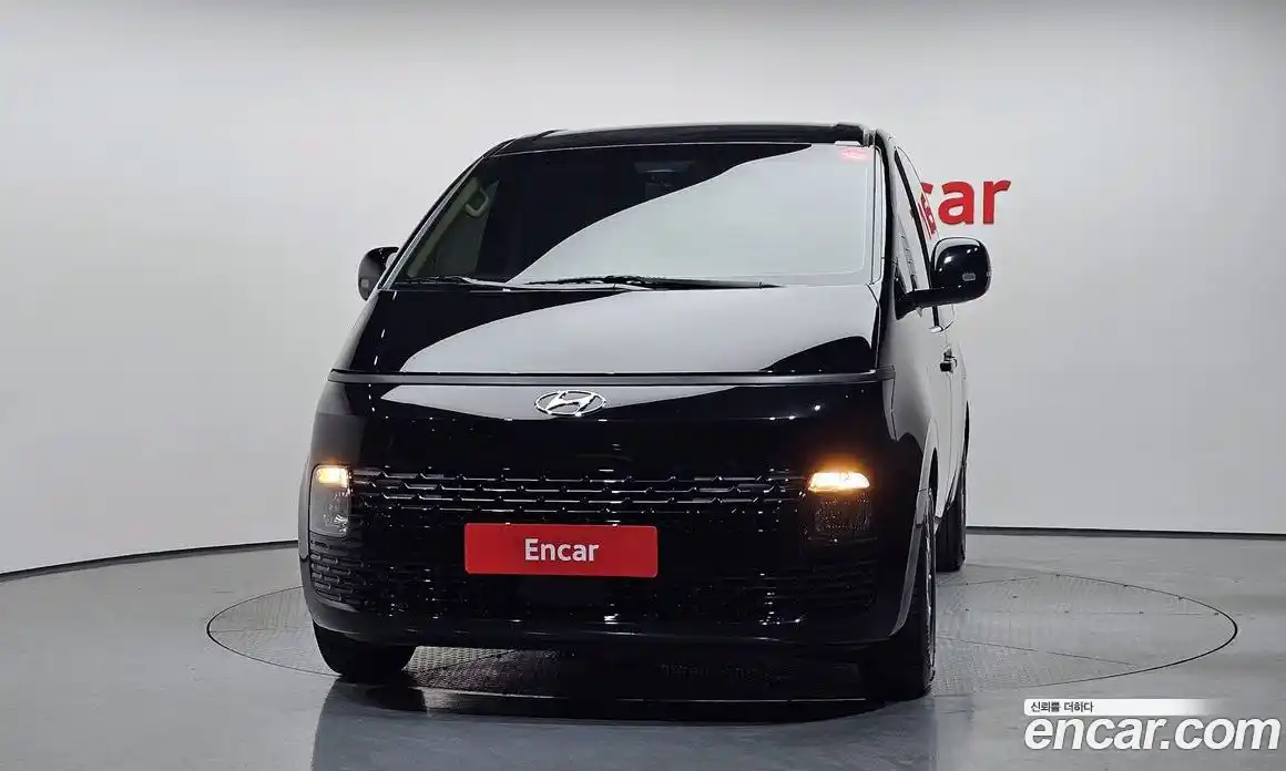 Hyundai Staria 2021 3.5 автомат (гидро), фото 3