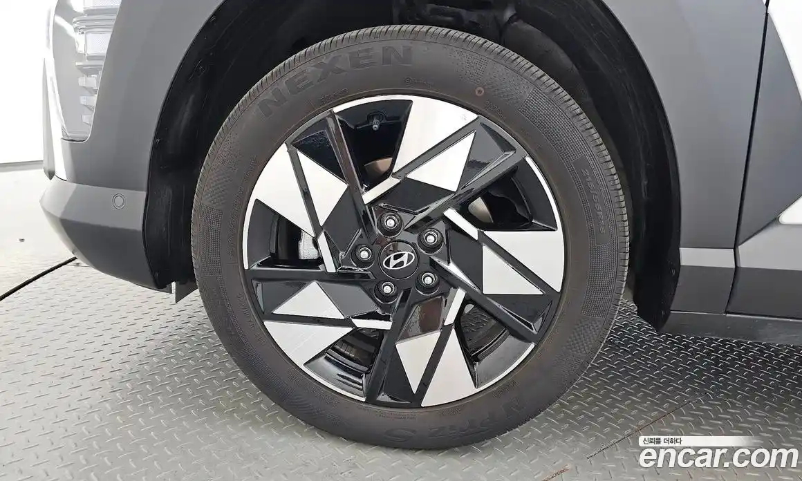 Hyundai Kona 2024 1.6 автомат (гидро), фото 4