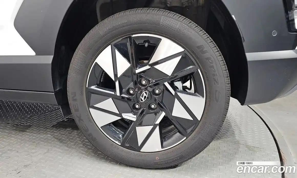 Hyundai Kona 2024 1.6 автомат (гидро), фото 6
