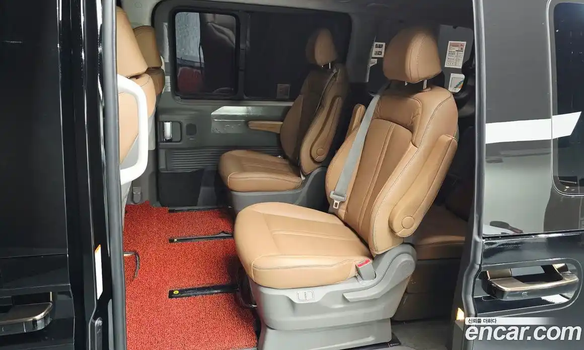 Hyundai Staria 2024 2.2 автомат (гидро), фото 17