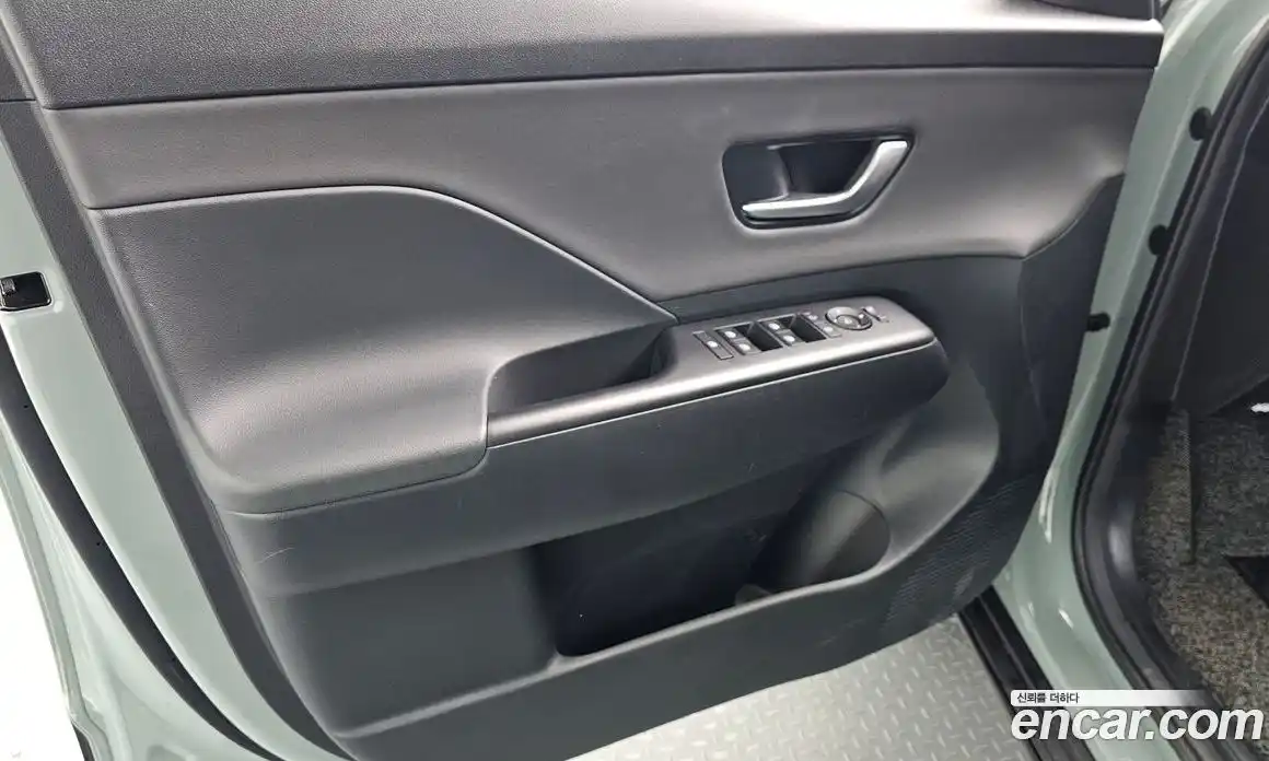Hyundai Kona 2023 1.6 автомат (гидро), фото 14