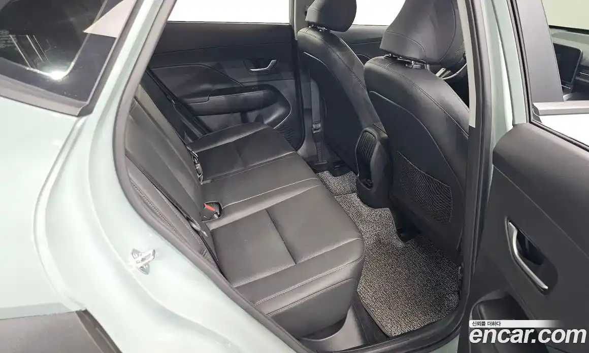 Hyundai Kona 2023 1.6 автомат (гидро), фото 17