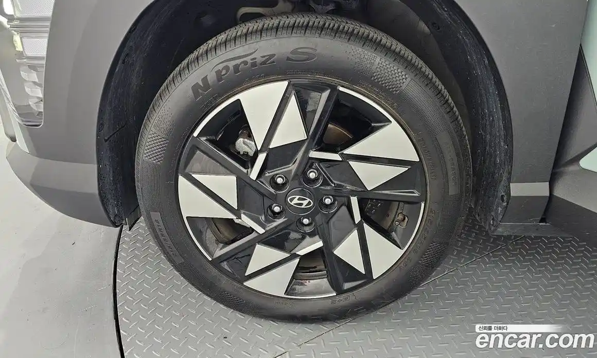 Hyundai Kona 2023 1.6 автомат (гидро), фото 5