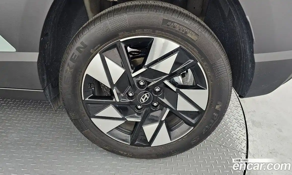 Hyundai Kona 2023 1.6 автомат (гидро), фото 7