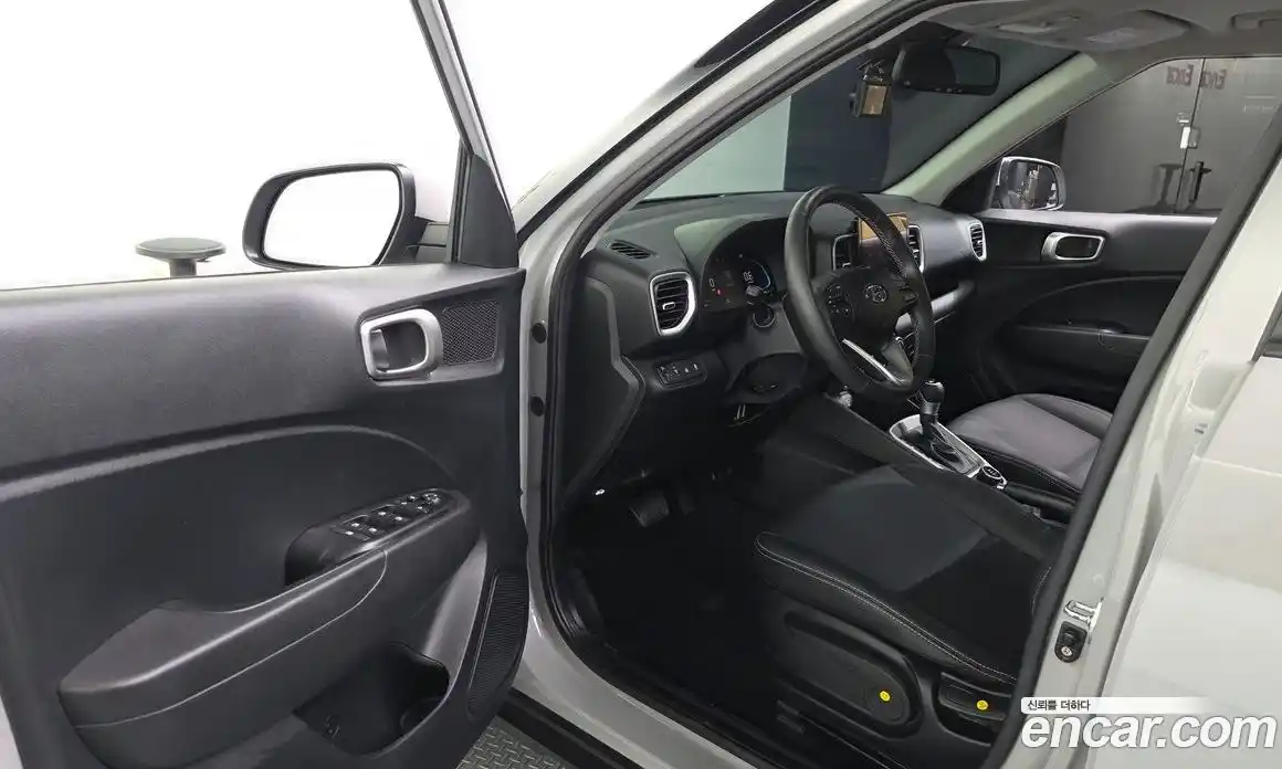 Hyundai Venue 2025 1.6 автомат (гидро), фото 13