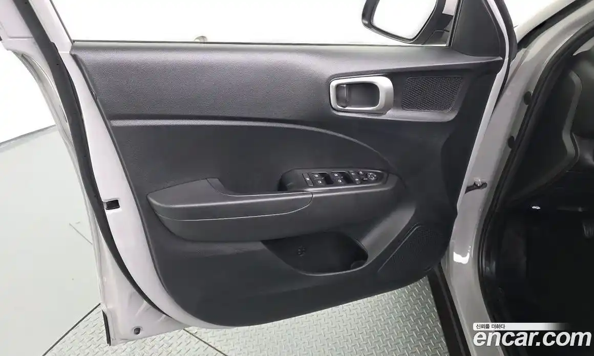 Hyundai Venue 2025 1.6 автомат (гидро), фото 14