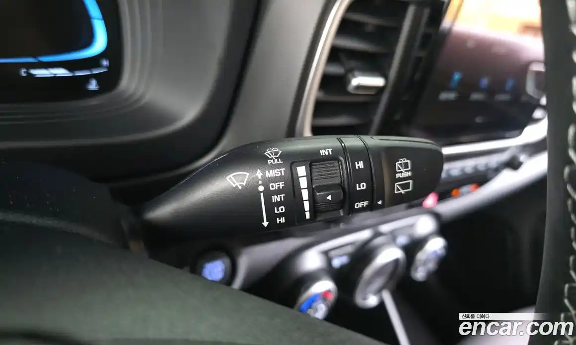 Hyundai Venue 2025 1.6 автомат (гидро), фото 28