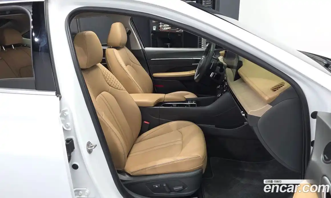 Hyundai Sonata 2024 1.6 автомат (гидро), фото 17