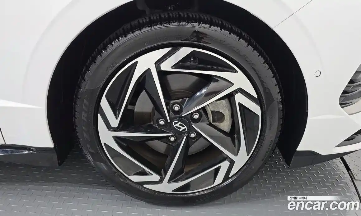 Hyundai Sonata 2024 1.6 автомат (гидро), фото 5