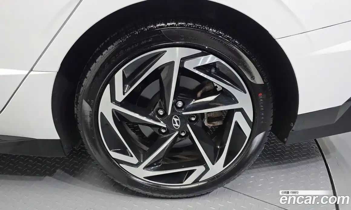 Hyundai Sonata 2024 1.6 автомат (гидро), фото 7