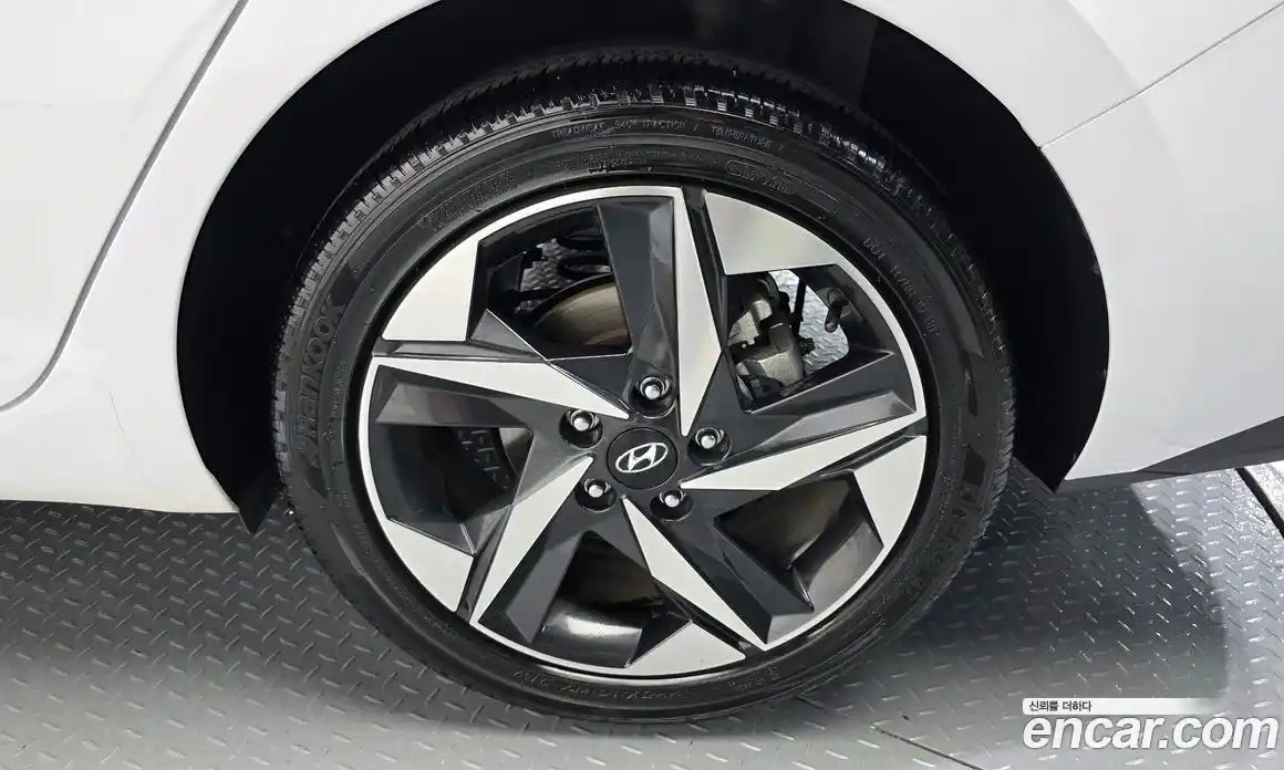 Hyundai Avante 2021 1.6 автомат (гидро), фото 7