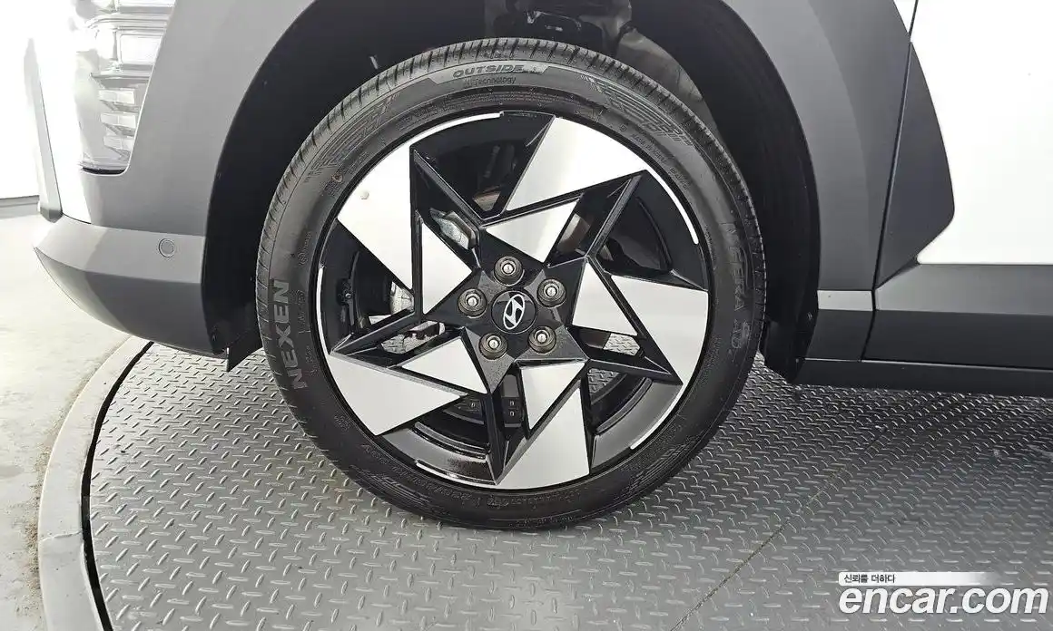 Hyundai Kona 2025 1.6 автомат (гидро), фото 5