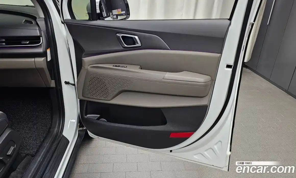 Kia Carnival 2024 1.6 автомат (гидро), фото 15