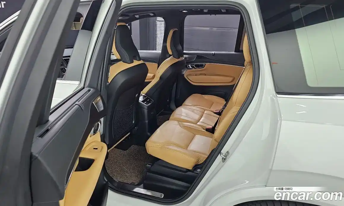 Volvo XC90 2023 2.0 автомат (гидро), фото 17