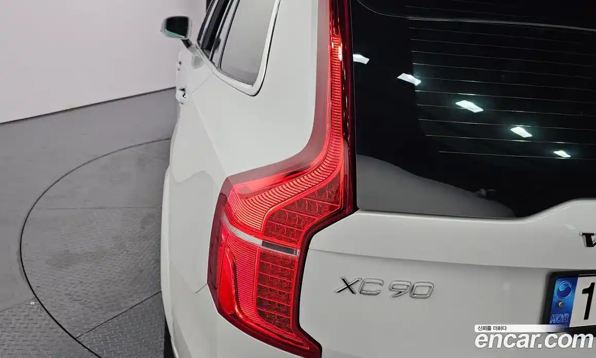 Volvo XC90 2023 2.0 автомат (гидро), фото 9