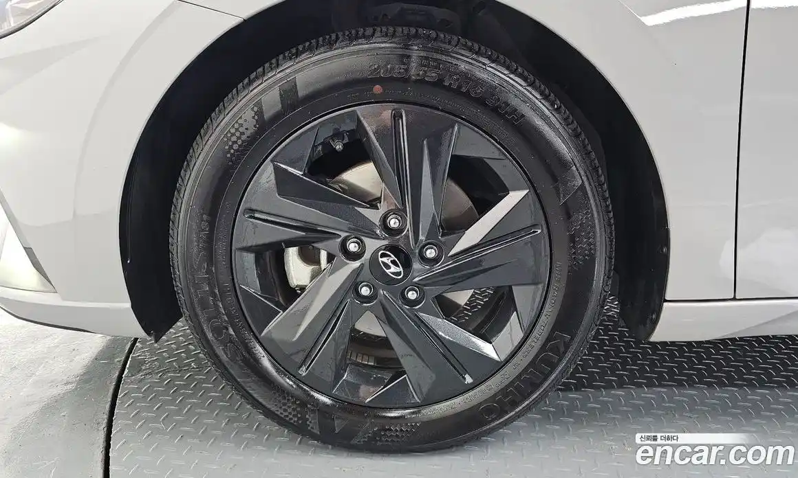 Hyundai Avante 2020 1.6 автомат (гидро), фото 5