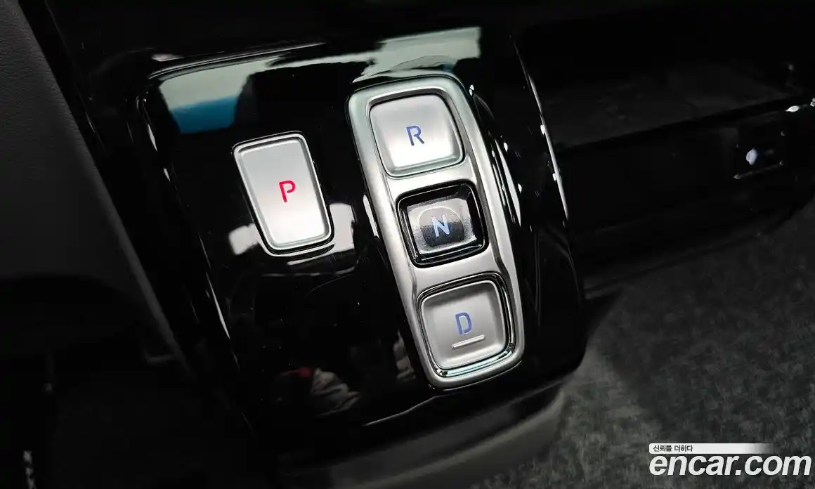 Hyundai Staria 2024 1.6 автомат (гидро), фото 12