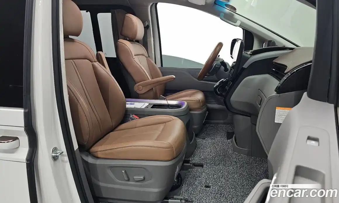 Hyundai Staria 2024 1.6 автомат (гидро), фото 13