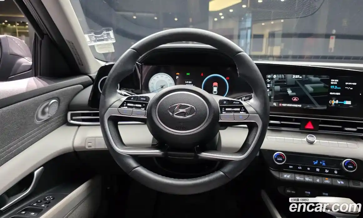 Hyundai Avante 2023 1.6 автомат (гидро), фото 13