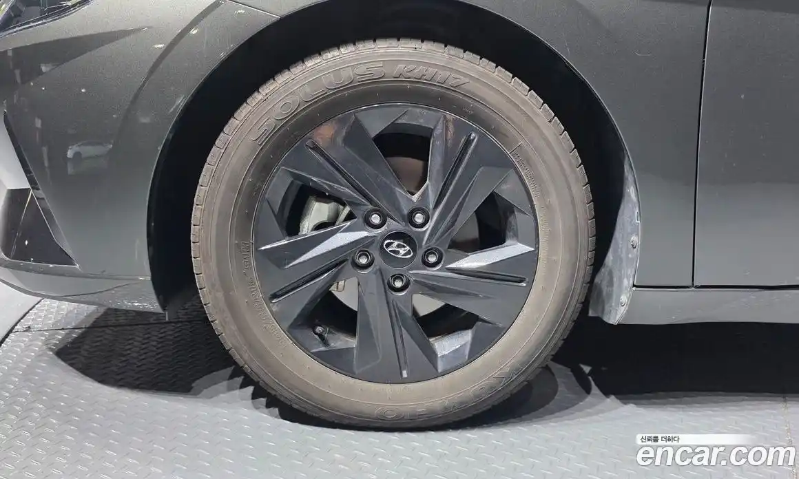 Hyundai Avante 2023 1.6 автомат (гидро), фото 5