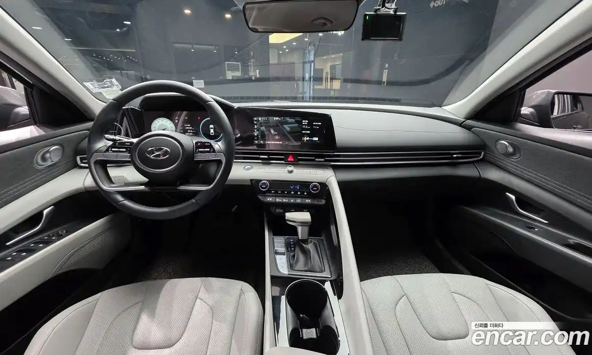 Hyundai Avante 2023 1.6 автомат (гидро), фото 7
