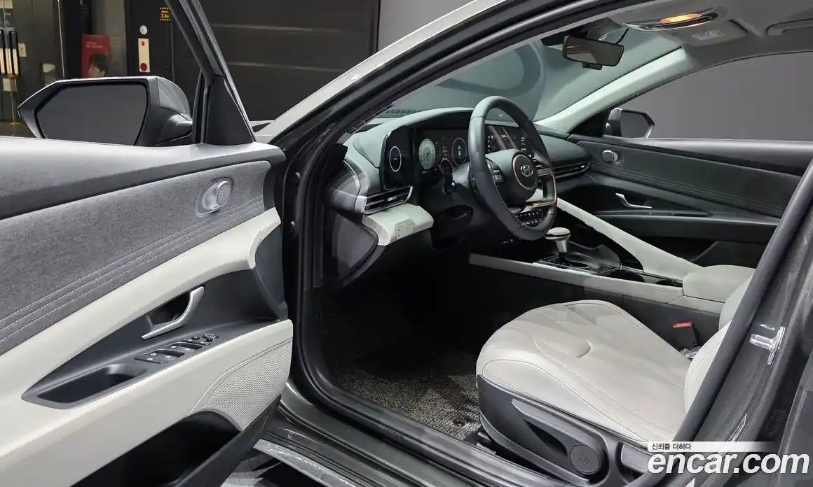 Hyundai Avante 2023 1.6 автомат (гидро), фото 10