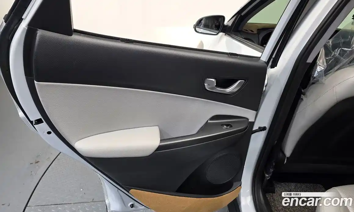 Hyundai Kona 2021 1.6 автомат (гидро), фото 15