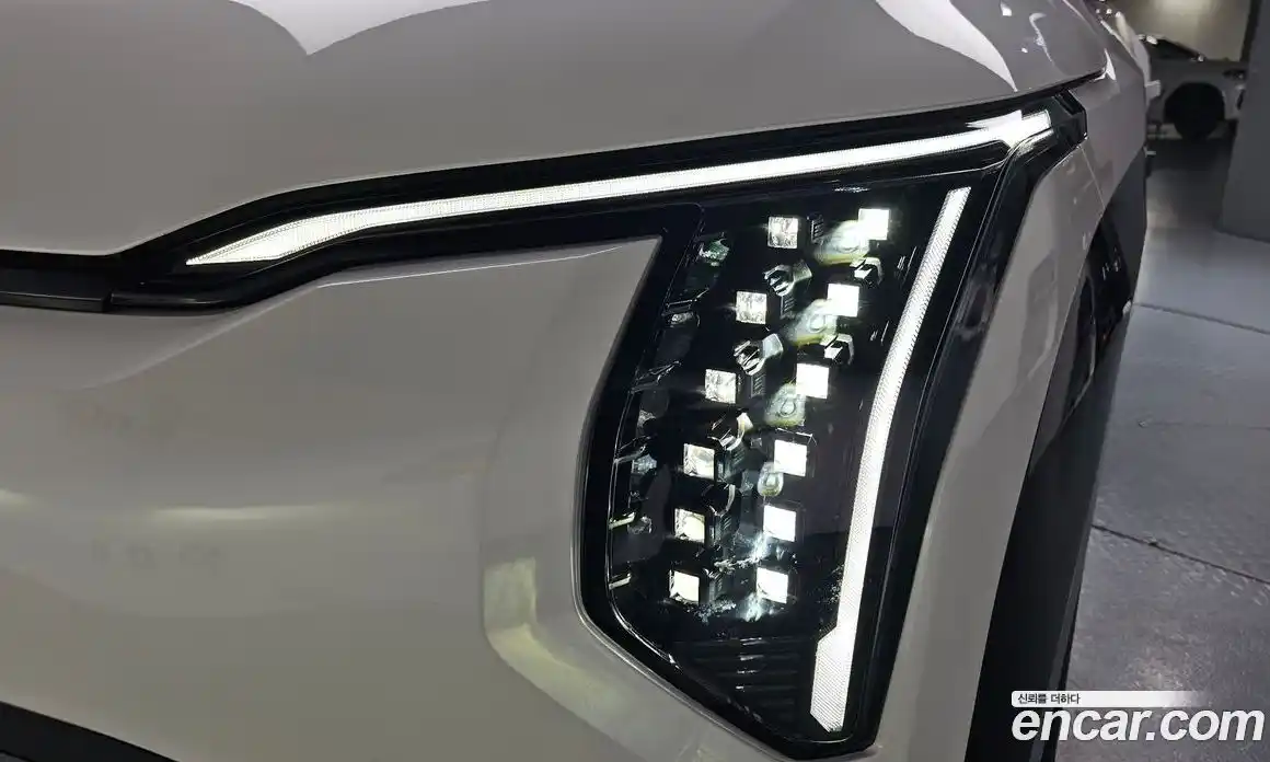 Kia EV3 2025 0.2 автомат (гидро), фото 7