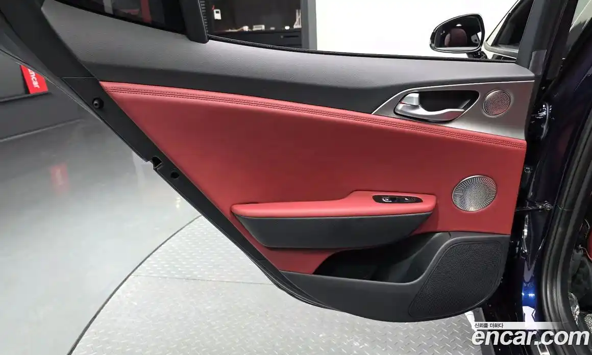 Kia Stinger 2019 3.3 автомат (гидро), фото 14