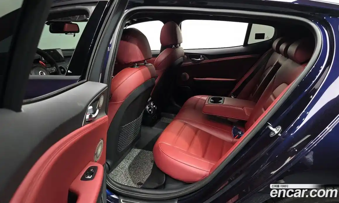 Kia Stinger 2019 3.3 автомат (гидро), фото 17