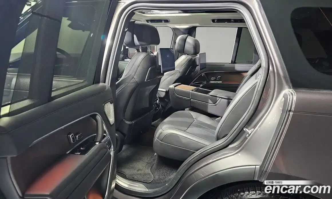 Land Rover Range Rover 2024 4.4 автомат (гидро), фото 11