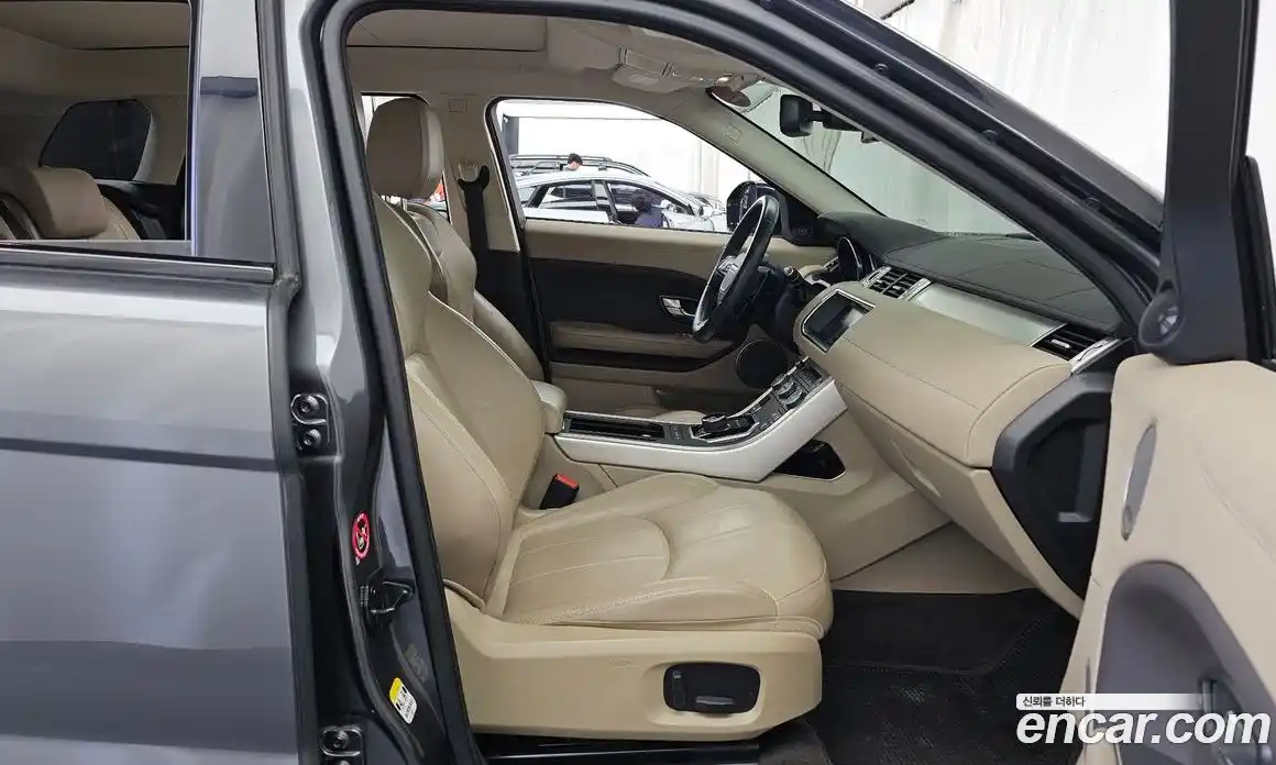 Land Rover Range Rover Evoque 2018 2.0 автомат (гидро), фото 17