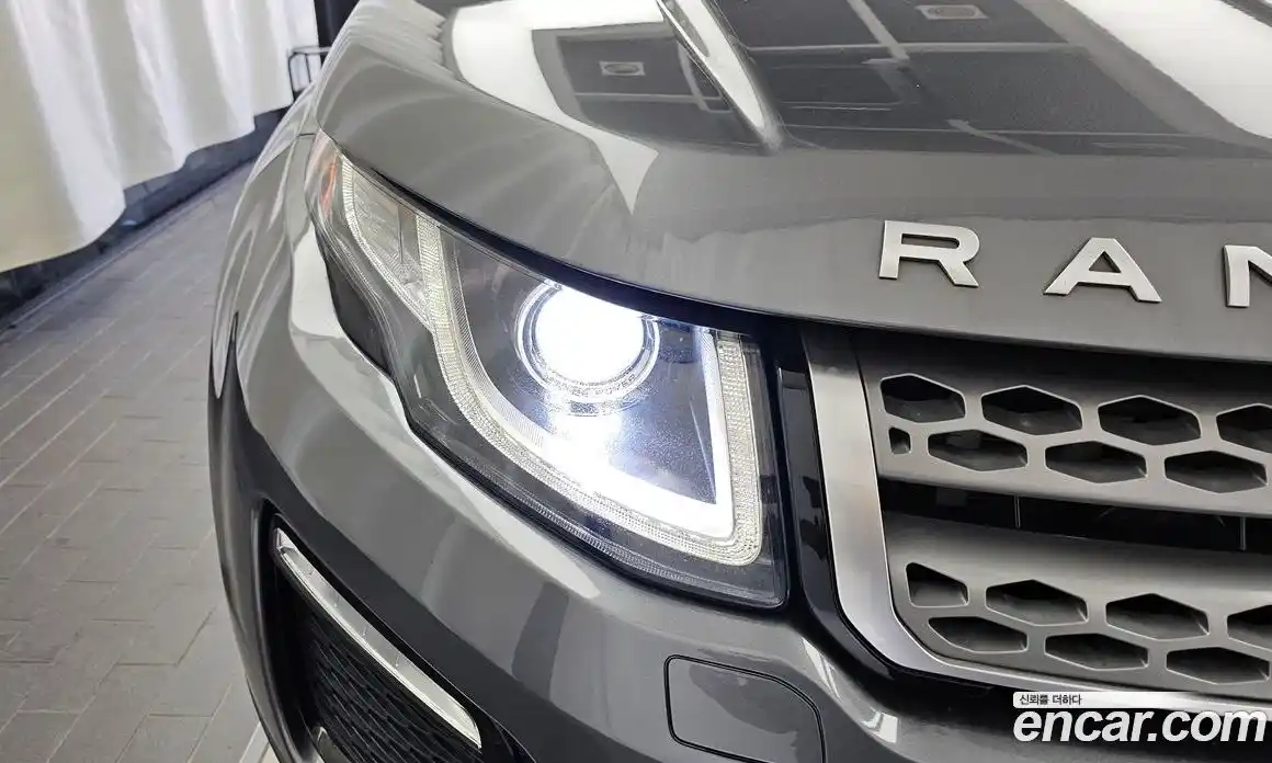 Land Rover Range Rover Evoque 2018 2.0 автомат (гидро), фото 8