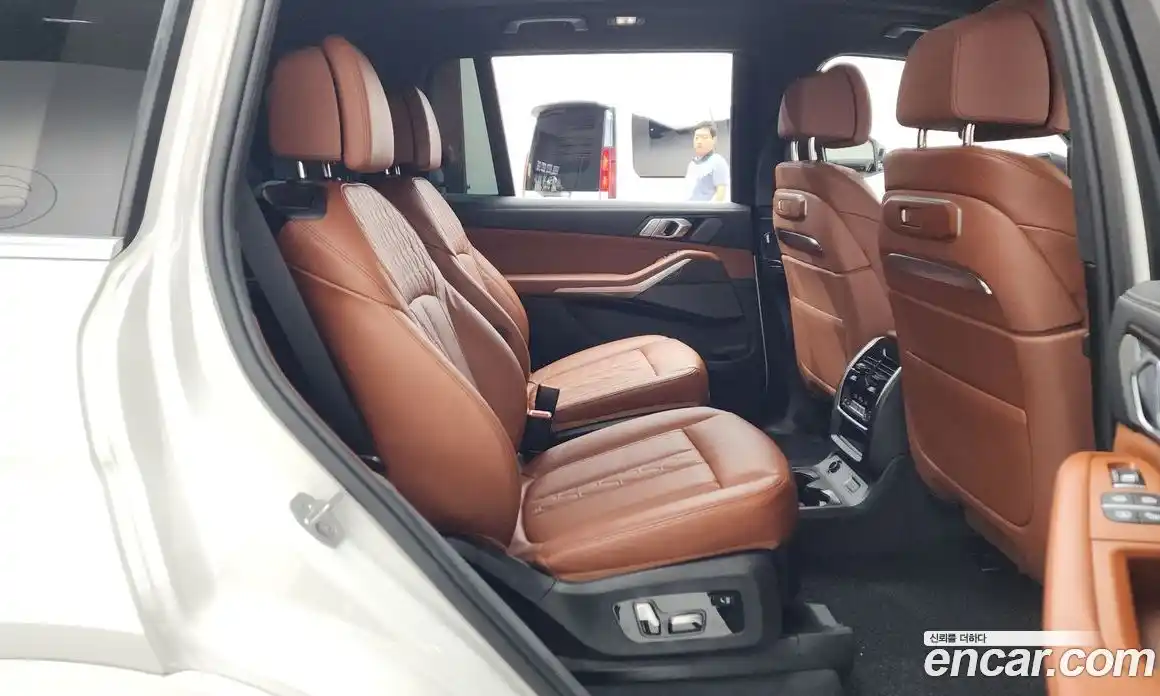 BMW X7 2025 3.0 автомат (гидро), фото 17