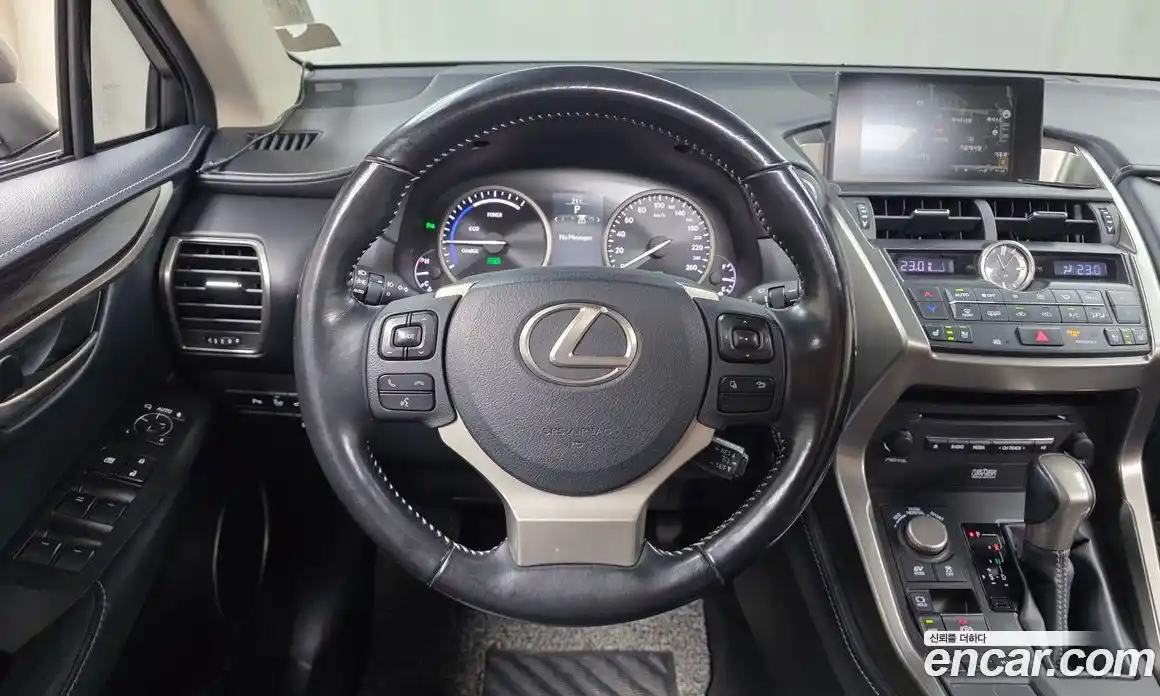 Lexus NX 2017 2.5 автомат (гидро), фото 13 Lexus NX 2017 2.5 автомат (гидро), фото 13