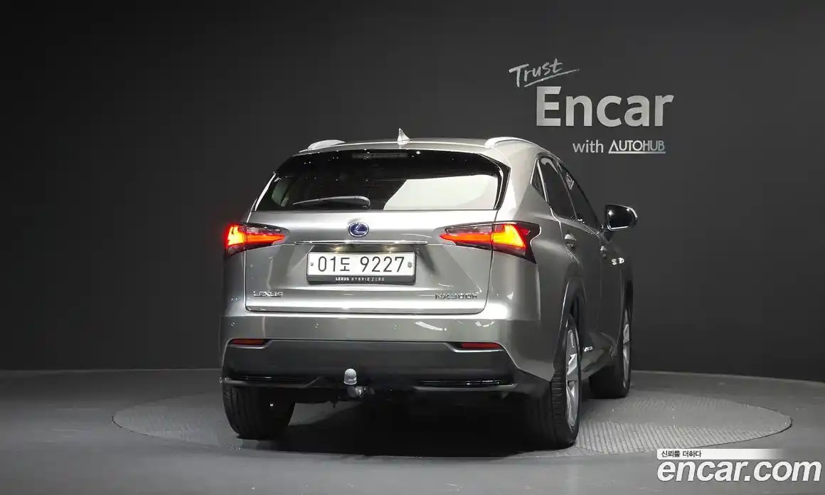 Lexus NX 2017 2.5 автомат (гидро), фото 4 Lexus NX 2017 2.5 автомат (гидро), фото 4
