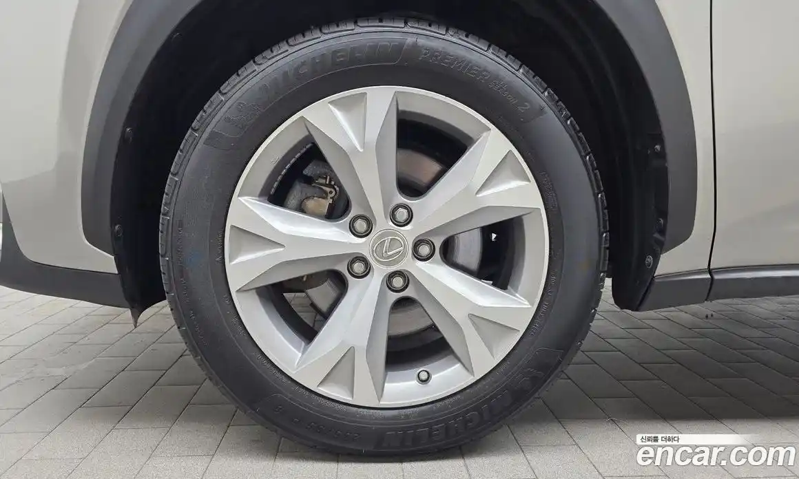 Lexus NX 2017 2.5 автомат (гидро), фото 5 Lexus NX 2017 2.5 автомат (гидро), фото 5