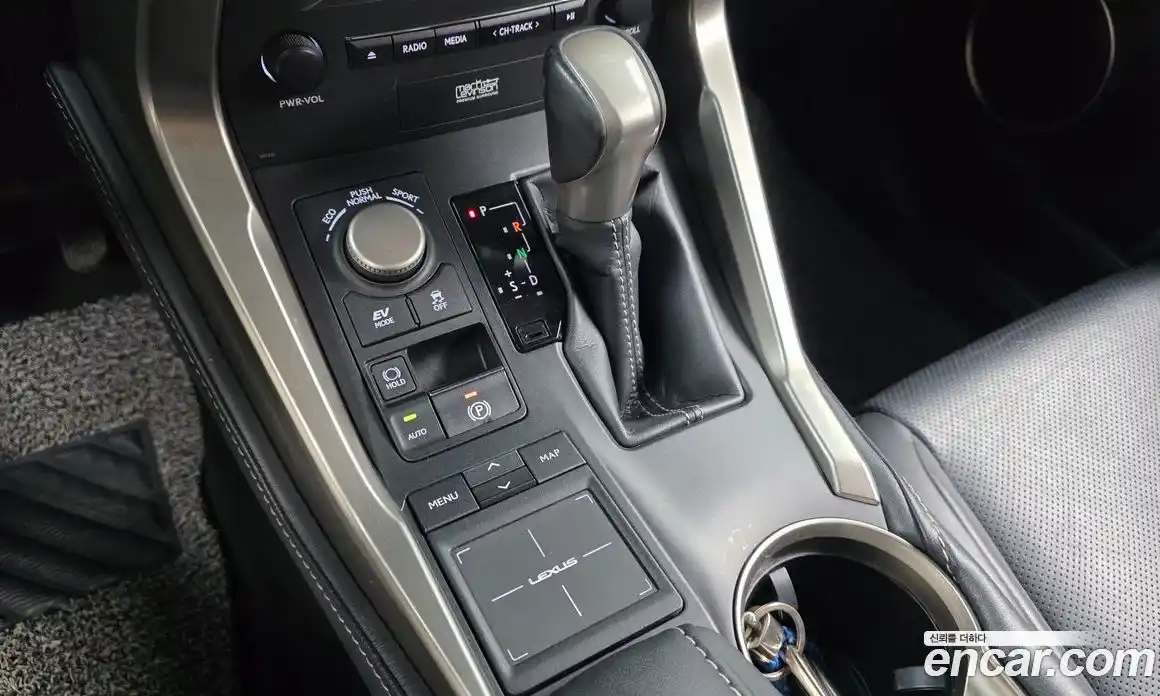 Lexus NX 2017 2.5 автомат (гидро), фото 9 Lexus NX 2017 2.5 автомат (гидро), фото 9