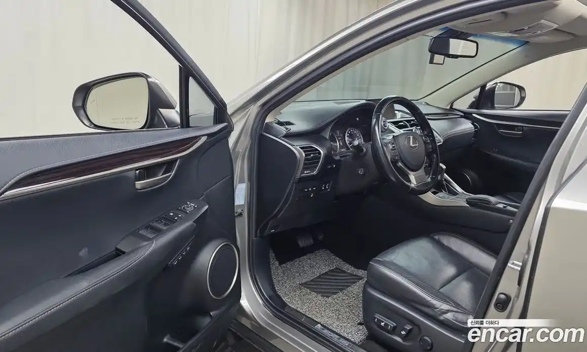 Lexus NX 2017 2.5 автомат (гидро), фото 10 Lexus NX 2017 2.5 автомат (гидро), фото 10