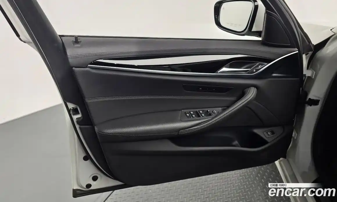 BMW 5 серия 2018 2.0 автомат (гидро), фото 14