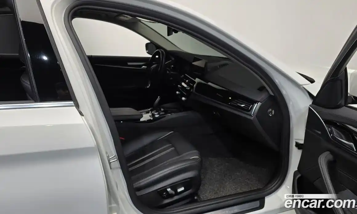 BMW 5 серия 2018 2.0 автомат (гидро), фото 16