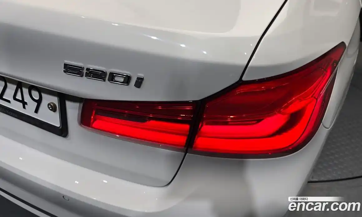 BMW 5 серия 2018 2.0 автомат (гидро), фото 9