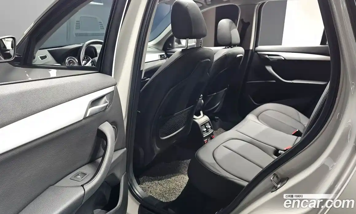 BMW X1 2019 2.0 автомат (гидро), фото 16