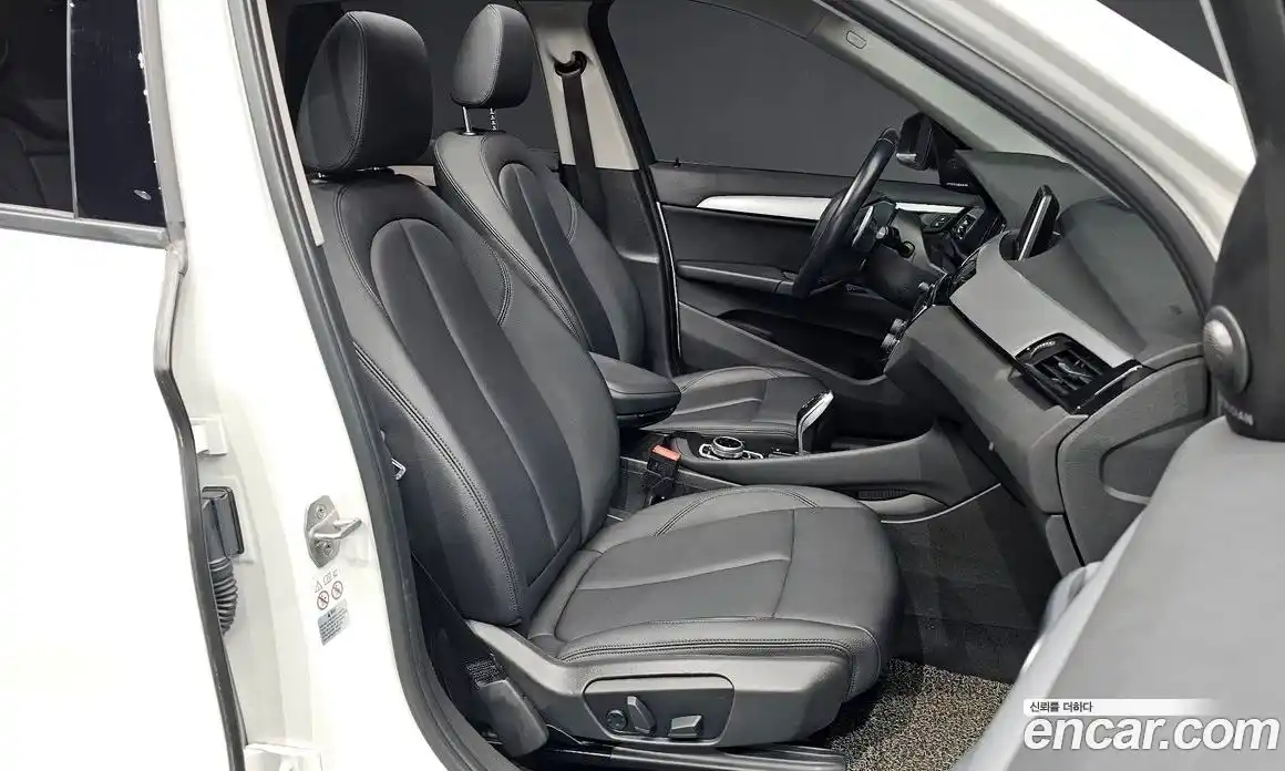 BMW X1 2019 2.0 автомат (гидро), фото 17