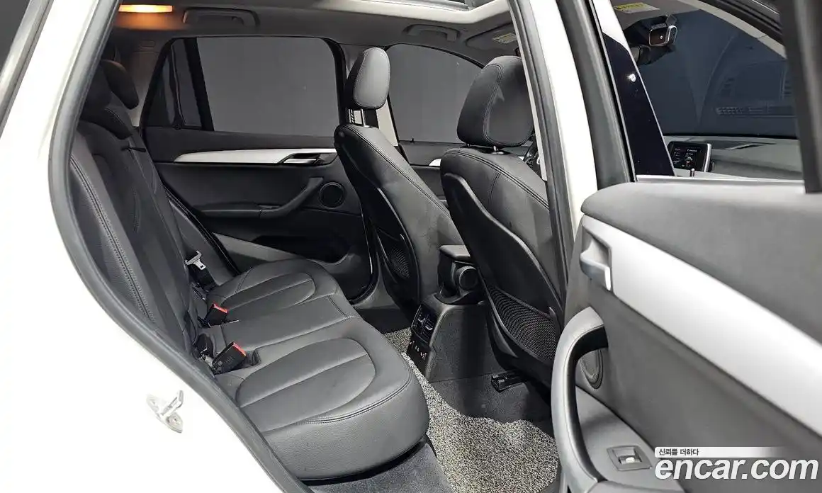 BMW X1 2019 2.0 автомат (гидро), фото 18