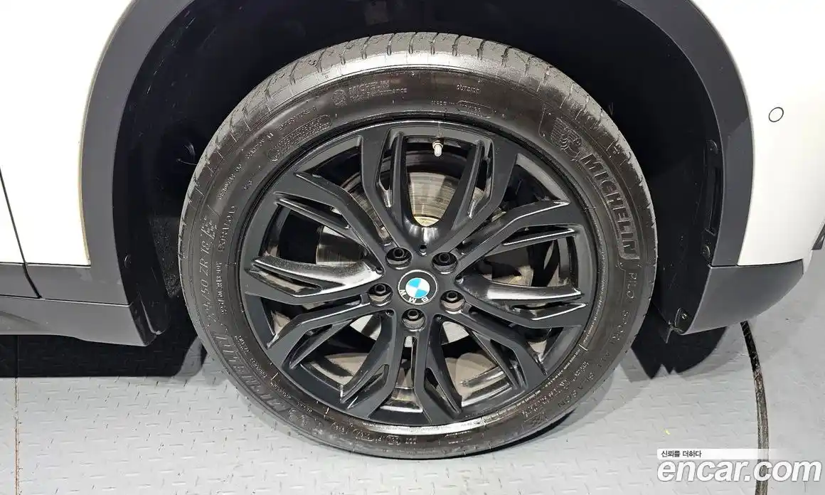 BMW X1 2019 2.0 автомат (гидро), фото 7