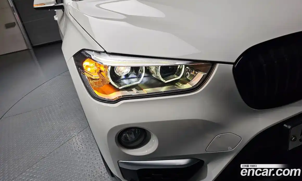 BMW X1 2019 2.0 автомат (гидро), фото 8